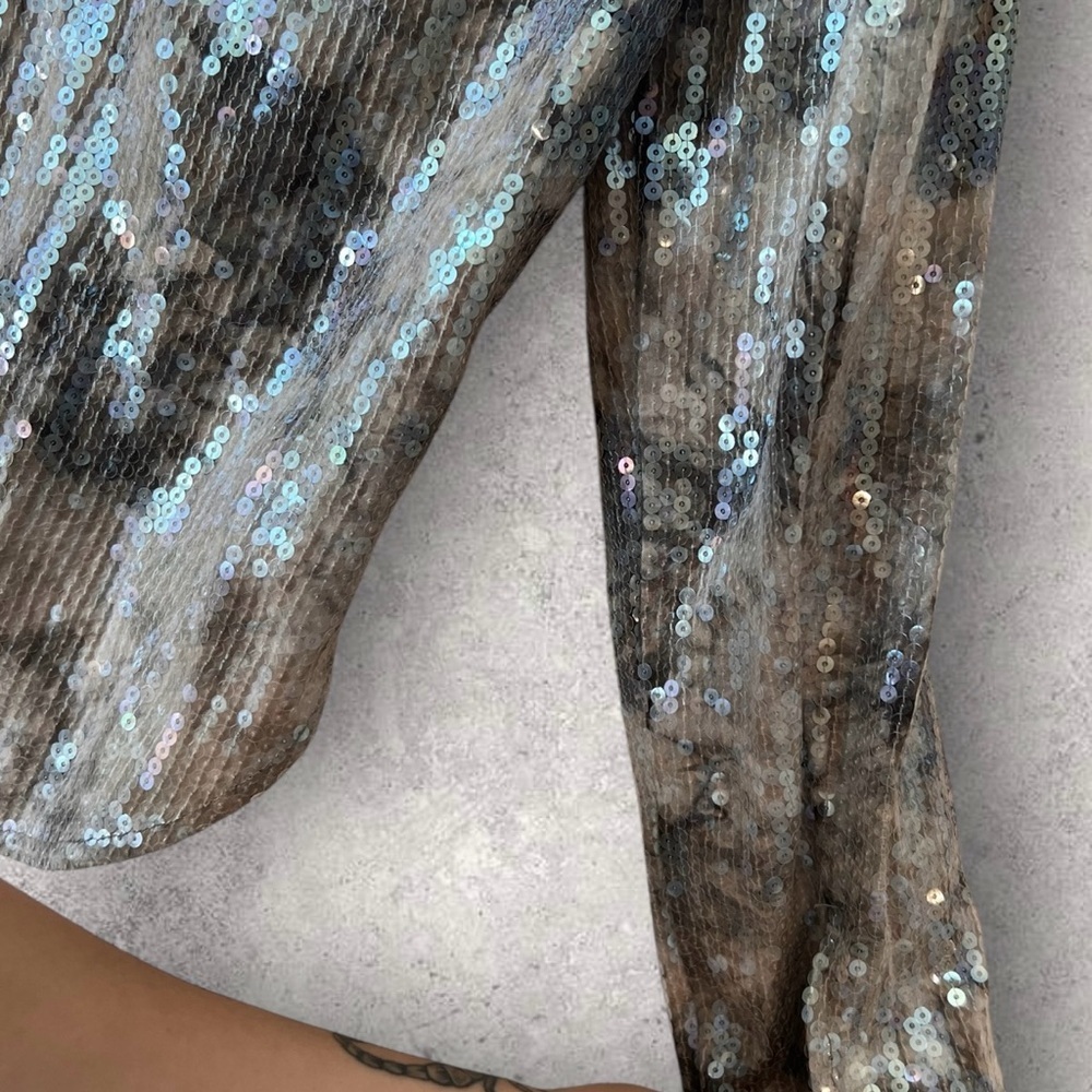 Anthropologie Pilcro Shrunken Sequin Long Sleeve Button Up Gray Top Size M - Picture 16 of 16